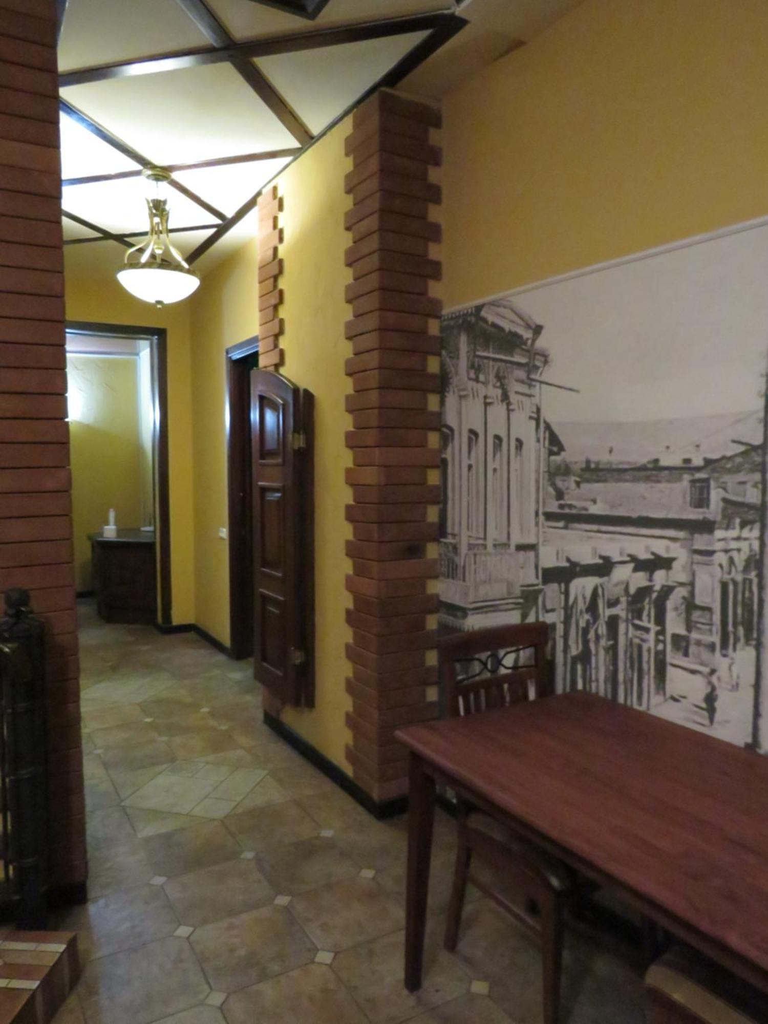 Hostel Jan In The Very Center เยเรวาน ภายนอก รูปภาพ