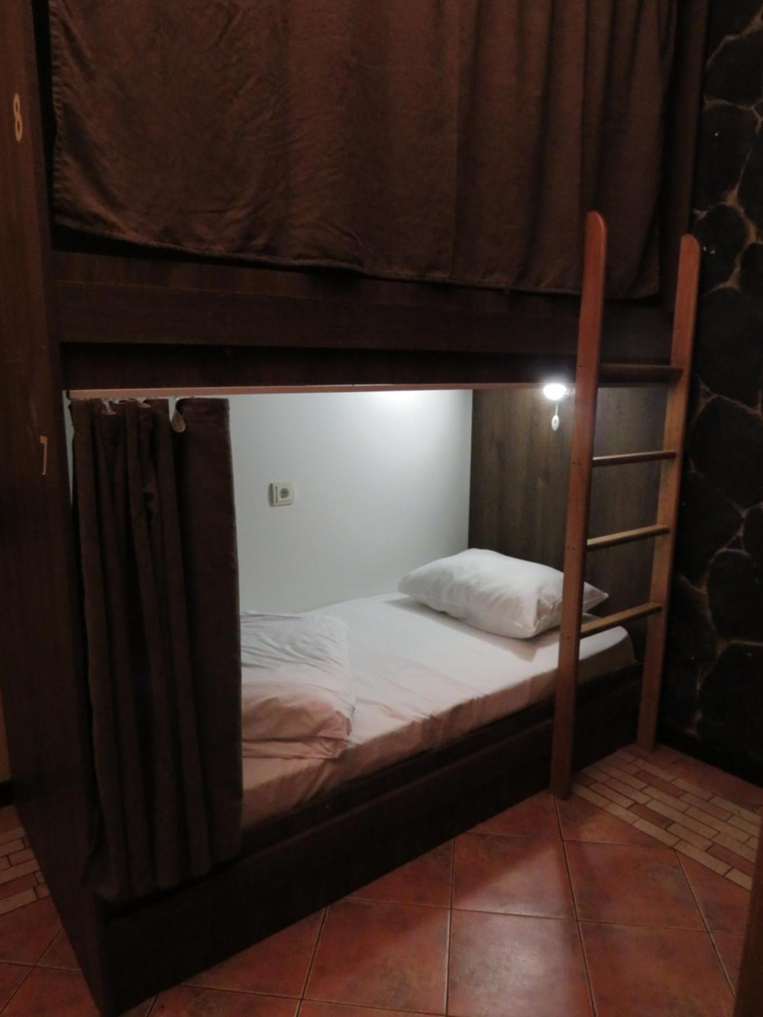 Hostel Jan In The Very Center เยเรวาน ภายนอก รูปภาพ